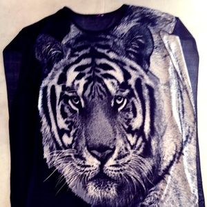 Light and Flowing Tiger Image Long Dress Shirt